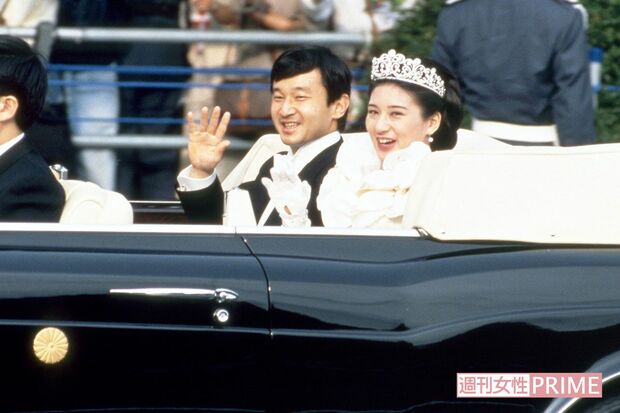 '93年6月、雅子さまと結婚された際の祝賀パレード。沿道には19万人の国民が集まり、テレビ中継の最高視聴率は79・2％を記録した。