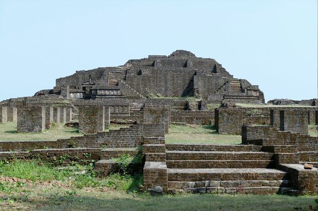 龍樹菩薩のお告げを聞き、ナグプール近郊で佐々井さんが発見した仏教遺跡。広大な広さで週末には訪れる人も多い　撮影／白石あづさ