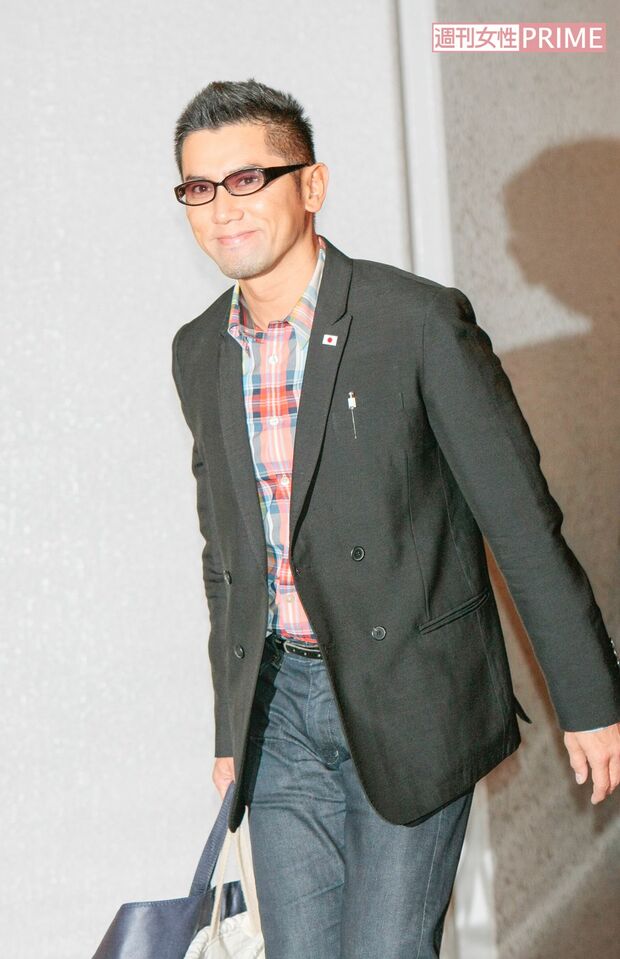 みずから提案し、主演した映画『おくりびと』（'08年）が、日本映画として初の米アカデミー賞外国語映画賞を獲得。授賞式後すぐの成田空港で