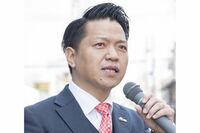 不倫・性加害疑惑めぐって市議会解散させた岸和田市・永野耕平市長、会見に妻を同席させて潔白訴える“矛盾…