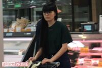 秋元梢、都内の高級スーパーで100g580円の超高級な鶏肉をチョイス