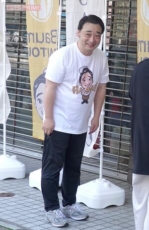 2025年4月、群馬県高崎市内でバームクーヘンを販売する元ジャングルポケット斉藤慎二氏(編集部撮影)