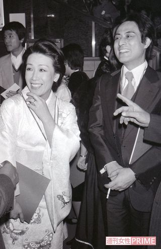 朝丘雪路の画像 写真 結婚して5年後の 78年11月に見せた 初々しい夫婦ツーショット 2枚目 週刊女性prime