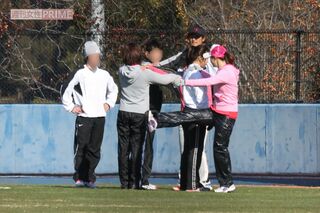 2011年1月、宮崎市内で合同自主トレをする古閑美保とダルビッシュ有