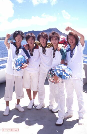 1999年9月15日、ハワイのクルーズ船上でデビュー会見を開いた嵐