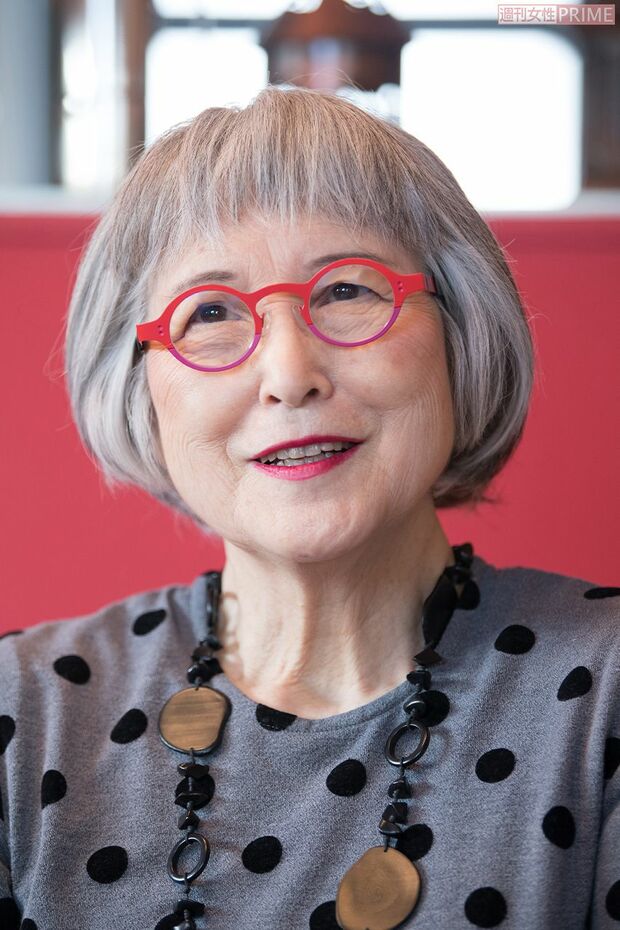 「幼いころ、父はおもしろい言葉を歌うようにして、物語を読み聞かせてくれましたね」と角野さん　撮影／渡邉智裕