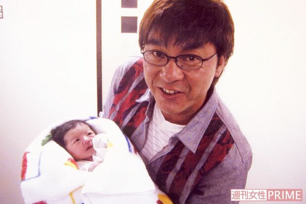 2002年6月、47歳にして父親に。1年後、脳梗塞に倒れるが、家族の存在が支えになった