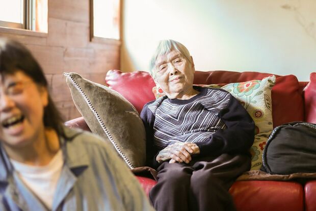 毎日、楽しい会話を交わしてくれる娘を穏やかな表情で見つめるママリン