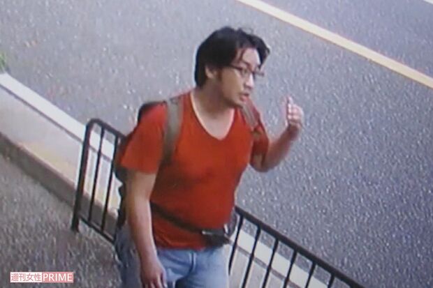 JR宇治駅近辺で防犯カメラに映った青葉容疑者とみられる男（松浩不動産提供）