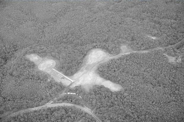 「ブロッコリーの森」を切り裂いて作られたヘリパッド　沖縄タイムス／共同通信イメージズ