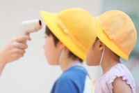 コロナ第6波で子育て家庭は限界! 「休園しないで」「なぜ休園しなかった」責められる私立幼稚園の苦境