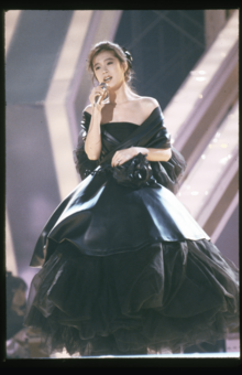 '87年の全日本歌謡祭で『難破船』を歌う明菜