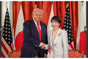 高市早苗首相と握手を交わすトランプ大統領（首相官邸公式HPより）