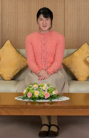 10月にデンマーク皇太子夫妻と面会した際に英語で会話に加わるなどご両親の公務にも同席された