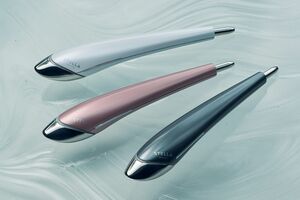 顔のコリをほぐしEMSで引き上げもできる。ビューティーフェイススティック2.0 38000円/ステラボーテ ※画像をクリックするとAmazonの商品ページにジャンプします。