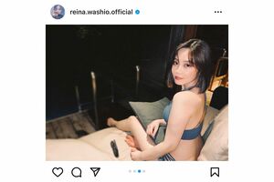 中島健人との熱愛が報じられた鷲尾伶菜。昨年夏には“セクシー”な水着姿を披露（鷲尾伶菜公式インスタグラムより）