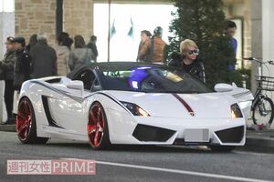 2017年11月、愛車のランボルギーニで銀座にやってきた手越