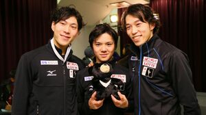 岡山出身コンビの田中刑事（左）と無良崇人（右）からも可愛がられている宇野