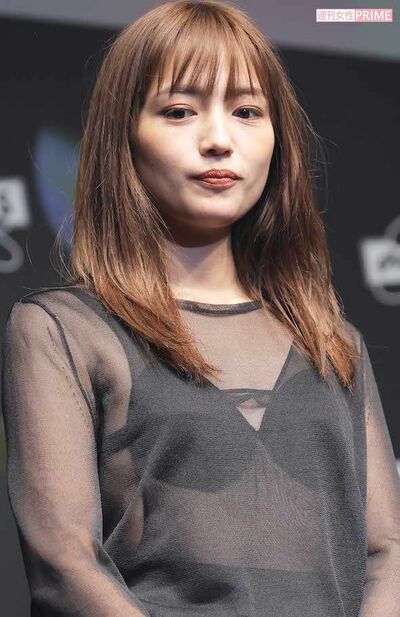 川口春奈 透けすぎ大胆肌見せで視線独占も《セクシーでも似合っても