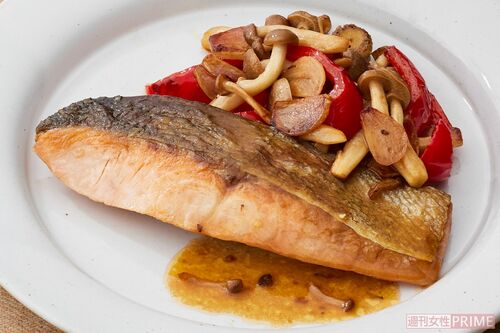 鮭のムニエル　きのこのガーリックバターソース　撮影／廣瀬靖士