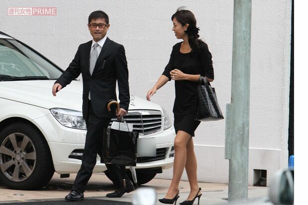 2011年、幼稚園説明会に向かう山口達也と元妻・高沢悠子さん