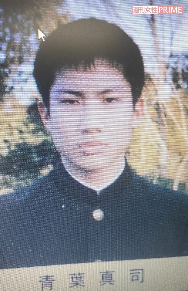 中学の卒業アルバムより