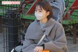 '22年12月、長女と一緒に自宅付近の公園に現れた篠田麻里子