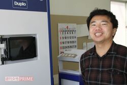 祖父の代から80年続く新聞販売店を再開させた鈴木さんはコミュニティー再建も担う　撮影／渋井 哲也