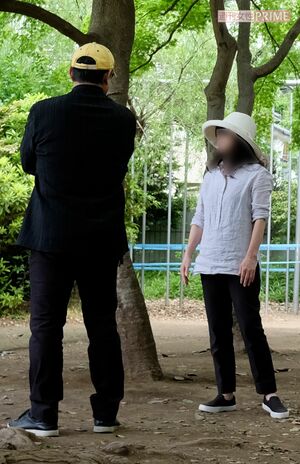 2016年、再々婚した妻と長男の運動会を見守る松平健