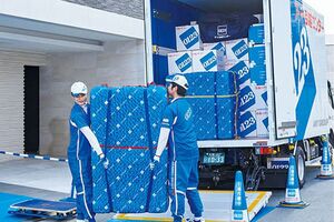 おなじみの青と白のトラック。街中で見かけることも多いアート引越センター(公式HPより)