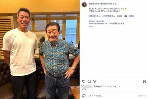 《関口さん…久しぶりでしたが元気でしたよ》と綴り、2024年3月に『サンデーモーニング』の司会を“勇退”した関口宏とのツーショットを投稿した上原浩治(インスタグラムより)