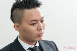 『週刊女性』のインタビューを受ける花田優一