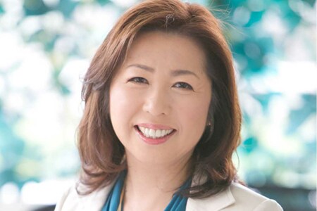 山中伸枝さん　（株）アセット・アドバンテージ代表取締役。1993年に米国オハイオ州立大学ビジネス学部卒業後、メーカーに勤務。退職後、ファイナンシャルプランナーの資格を取得し、金融機関に所属しない中立な立場で活動中。講演や雑誌・書籍の執筆などでも活躍。