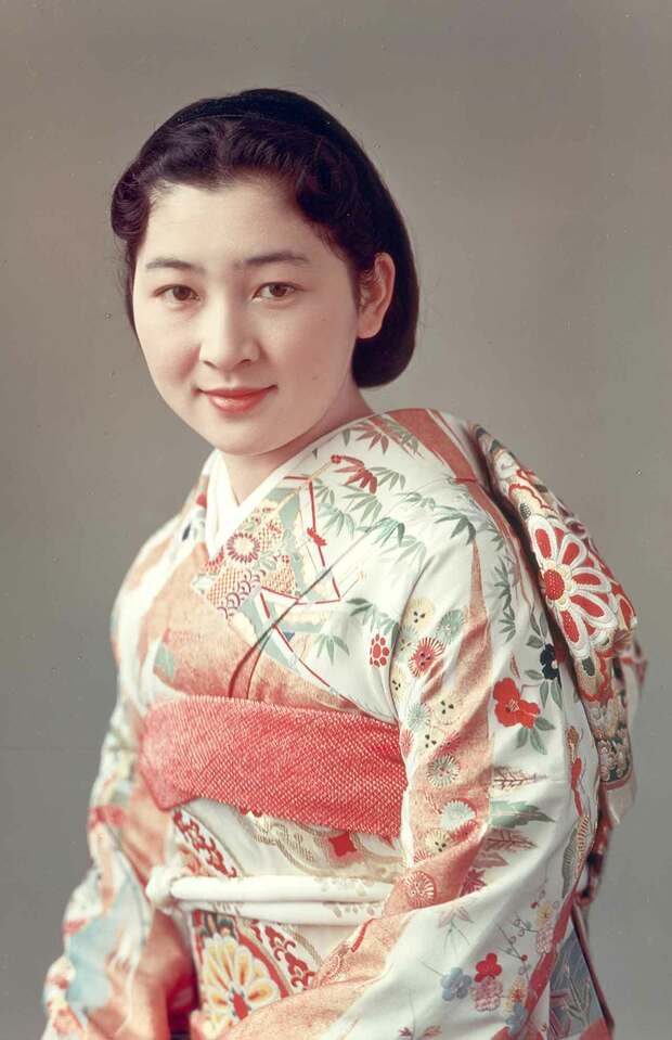 '59年1月、陛下との結納にあたる『納采の儀』で着物をお召しに。史上初の民間出身妃に世間が沸いて『ミッチー・ブーム』が起きた