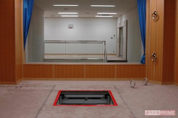 踏み板が外れた状態（執行室の写真／2010年法務省提供）