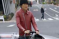 千原ジュニアのすべらない子育て!「赤ライダースでベビーカー」のクセが凄い