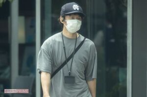 今年5月、本屋で自由な時間を過ごしていた渡部建