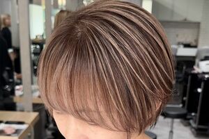 放射状のハイライトで立体感アップ「ショートヘア」