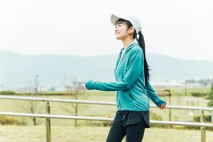 食後すぐに身体を動かすことで糖が効果的にエネルギー源として使われ、血糖値の急上昇が抑えられる ※写真はイメージです