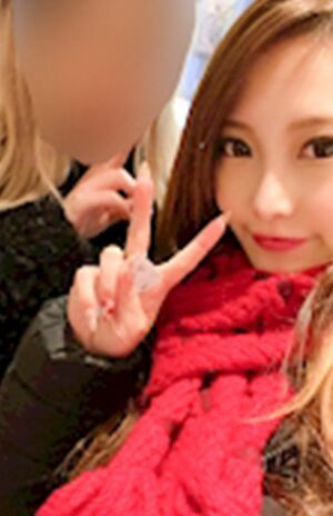 勤めていたキャバクラでの田口朱音さん（店のホームページより）