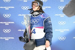 左手薬指に金色の指輪が光る平野歩夢(ミラノ・コルティナ五輪、撮影/JMPA)