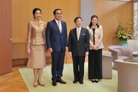  タイのプラユット首相夫妻と懇談されるご夫妻。雅子さまのご体調もよさそうだ（2月9日）