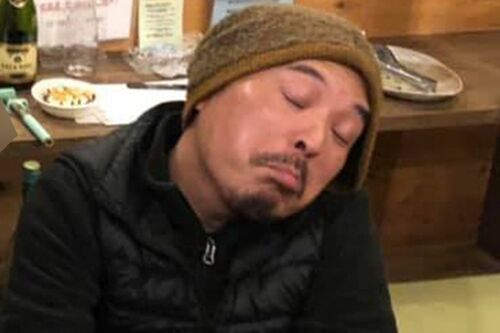 酔っ払っておどけた表情を見せる武内俊晴被告（本人SNSより）