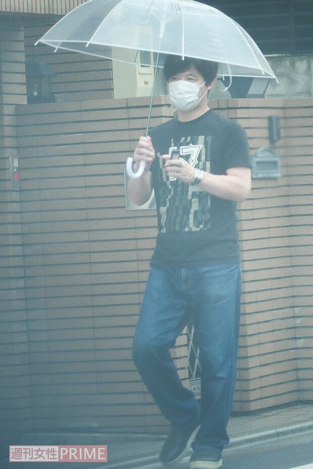 '17年、自宅を出て最寄りのバス停まで長女を送り届けていた内村