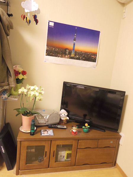 安心させるため、良美さんの個室のテレビや配置は実家とほぼ同じ