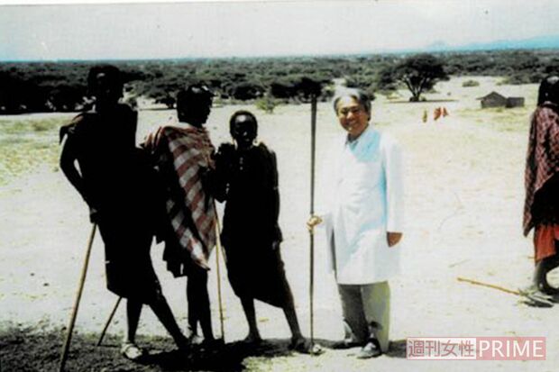 マサイの子どもたちと。どこに行っても現地の人に溶け込む