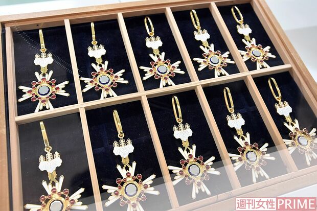 完成した「瑞宝中綬章」。国家、または公共に対し労のある方などに授与される