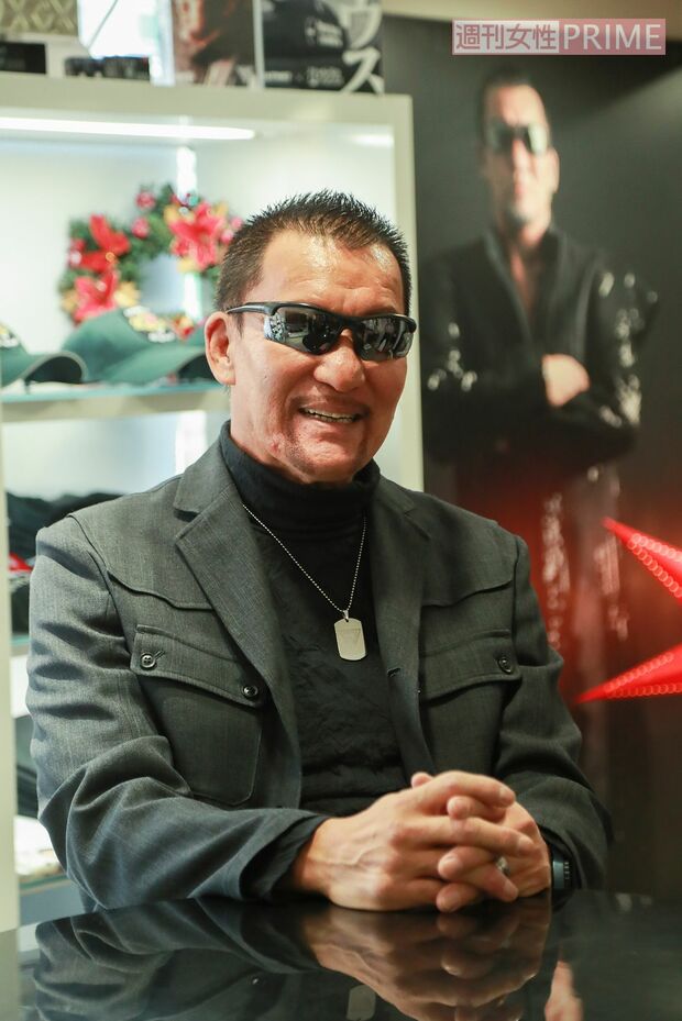 リングやテレビのバラエティー番組で見せる強面のイメージと裏腹に、素顔は、穏やかな紳士　撮影／森田晃博