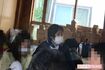 青木は運動会が見える教室で、のんびりママ友たちと談笑していた