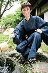 '06年6月。アルバム『演歌名曲コレクション6～一剣～』について「“くじけず迷わず、自分の道を突き進め”といった感じで、7年目の自分に問いかけているような曲ばかりですね」　撮影／廣瀬靖士、本誌写真班